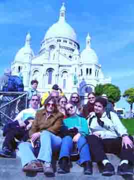 Retina Europe Youth - Paryż 2003, grupa REY'a na tle bazyliki Sacre Ceour